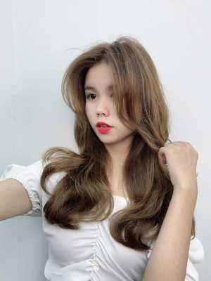 个高脸大的女生适合的颜色,脸大的女生染什么颜色好看