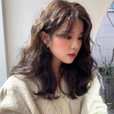 齐肩的头发怎么烫好看（齐肩的头发怎么烫好看图片）