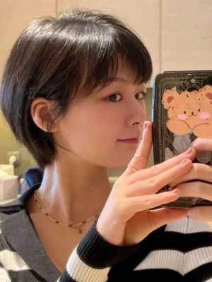 圆脸适合什么短发减龄（挂耳短发适合什么脸型）