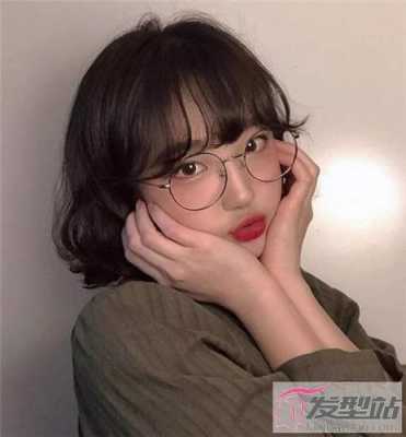 大框眼镜适合什么发型（戴眼镜适合烫什么头）