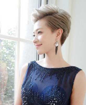 职业女性梳什么发型（职业女性梳什么发型好看）