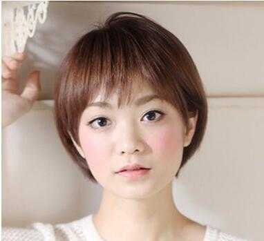 正方脸要剪什么发形,方脸什么发型显年轻女