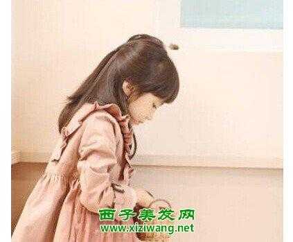 宝宝中长发怎么扎好看（儿童中长发怎么扎翘翘辫）