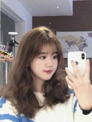 四十岁女人烫什么发型（四十岁女人烫什么发型显年轻洋气）