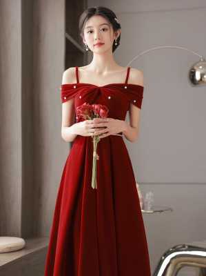 穿礼服配什么发型图片（吊带礼服配什么发型）
