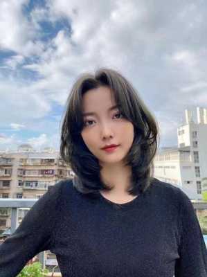 45岁适合染什么颜色（45岁适合染什么颜色年轻一点）