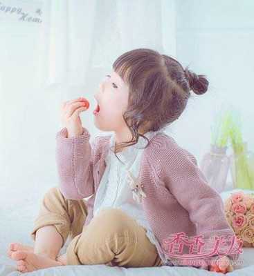 小女孩怎么辫头发（女童头发短怎么扎一个高马尾）