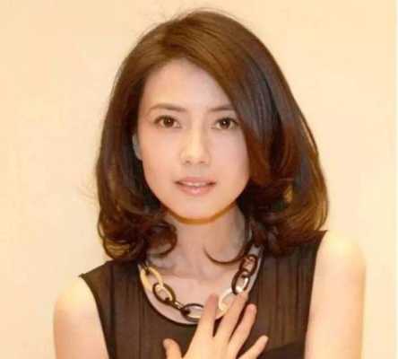 梨形脸妆容教程,梨形脸最适合什么发型女
