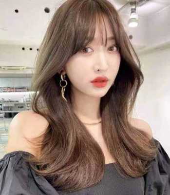 什么颜色头发显年纪小（什么颜色头发显年纪小女生）
