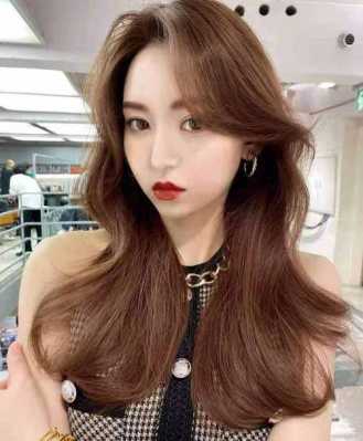 什么颜色头发显年纪小（什么颜色头发显年纪小女生）