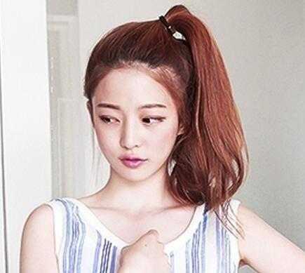 中长发怎么扎头发好看（尖头顶怎样扎马尾）