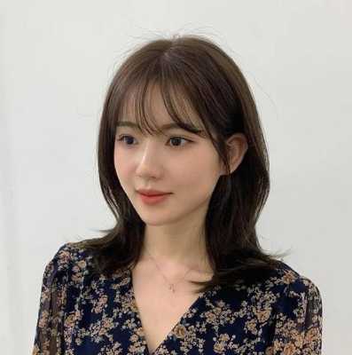 额头高脸小剪什么发型（额头高脸小剪什么发型好看）