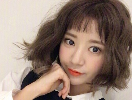 额头高脸小剪什么发型（额头高脸小剪什么发型好看）