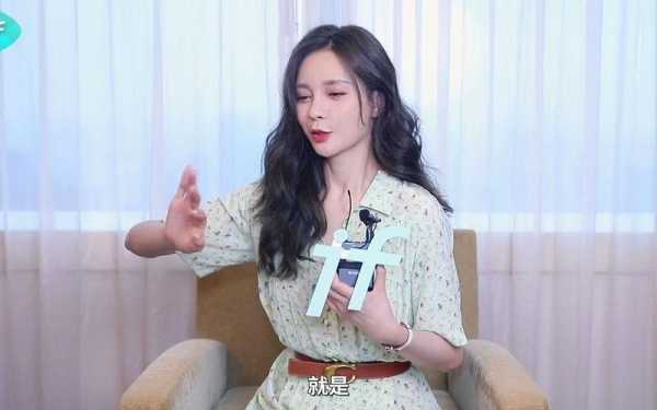 沈梦辰头发是什么颜色（沈梦辰脱口秀凡尔赛是什么综艺）