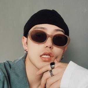 椭圆形脸适合什么墨镜（椭圆形脸适合什么墨镜男）