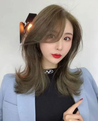 外翻卷发中长发怎么卷（外翻卷发中长发怎么卷好看）
