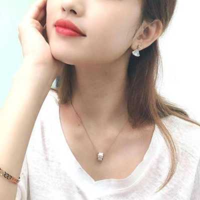 圆脸脖子粗适合戴什么项链,圆脸颈短剪什么发型好看
