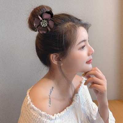 头发又长又多的抓夹方法,头发多又长怎么扎好看丸子头