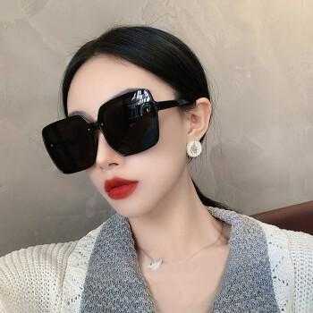 胖脸戴什么太阳眼镜（太阳穴凹陷适合什么眼镜框）