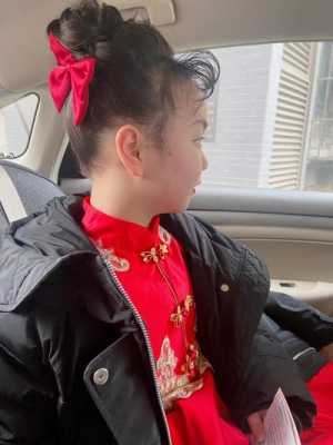 小主持人头发怎么梳（小主持人头发怎么梳 视频）