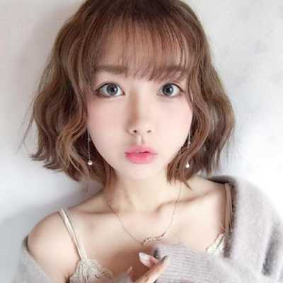 脸长头发多剪什么发型（脸长头发多剪什么发型）