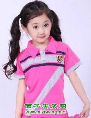 扎俩个辫子发什么说说（形容小女孩扎小辫子的句子）