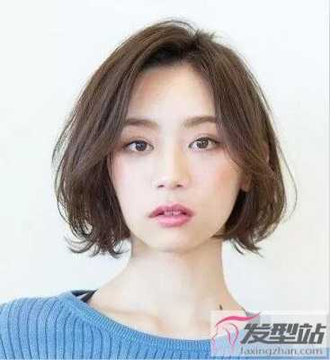 额头窄脸大适合什么发型图片（额头窄脸大适合什么发型图片女）