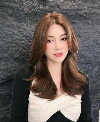 苹果脸的女生适合什么发型（苹果脸的女生适合的发型）