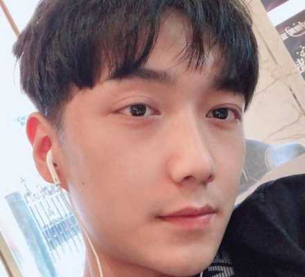男生什么样的下巴好看（男生下颚角突出好看么）