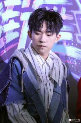 易烊千玺头型叫什么（这就是街舞易烊千玺发型师是谁）