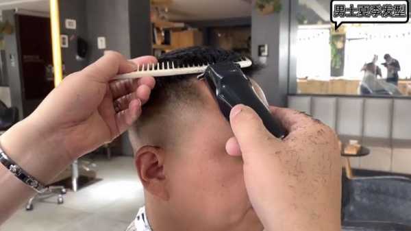 男生怎么自己剪头发,男士怎么自己理发视频