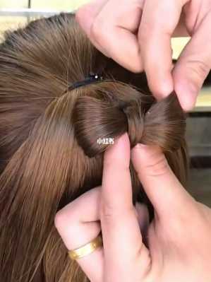 蝴蝶辫怎么编（蝴蝶夹怎么扎头发）