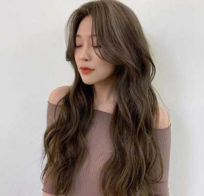 头发太多适合烫发吗,头发多的女生适合什么卷发发型