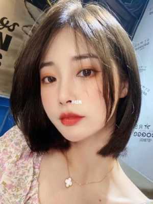 头尖额窄适合什么短发（头发少、额头窄、头尖适合理什么发型）