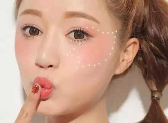 脸太瘦该怎么化妆好看一点,怎么化显脸瘦的妆容