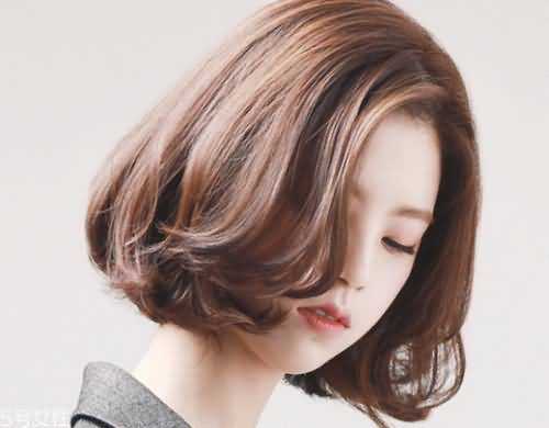 女生短发怎么吹造型（女生短发怎么吹造型好看）