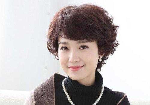 中老年人适合什么发型（中老年人适合什么发型女）