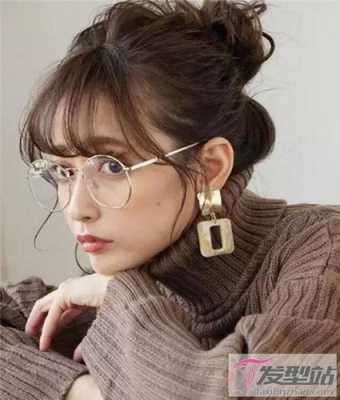 头顶丸子头扎法,散发丸子头怎么扎好看