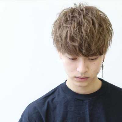四十多岁烫什么发型好（40岁男士适合摩根烫么）