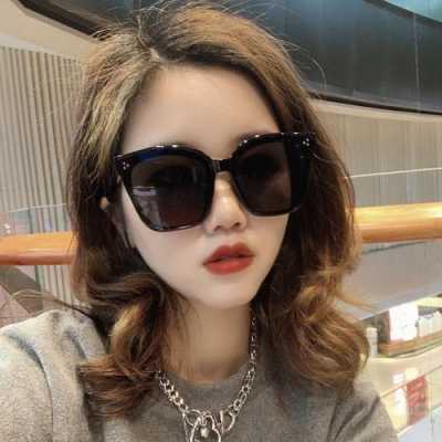 脸小戴什么太阳镜好看（脸小戴什么太阳镜好看女士好点的）