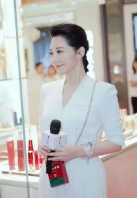 许晴的发型怎么剪（2021五十多岁胖女人适合什么发型）