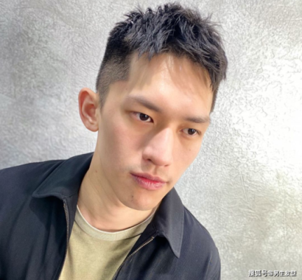 2边剃掉的发型叫什么（两边头发剪掉叫什么发型）