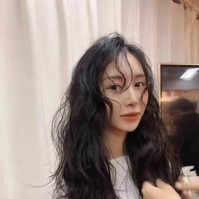 用什么头发长得快又密（用什么头发长得快又密又好看）