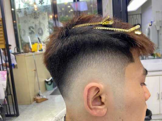 男士渐变发型怎么剪（男士渐变发型怎么剪连接）