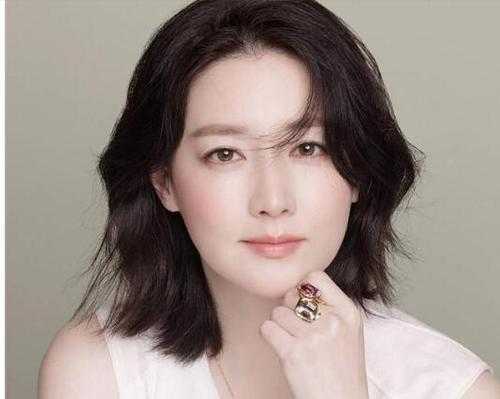 30岁白头发多留什么发型,三十岁的女人留什么发型显年轻