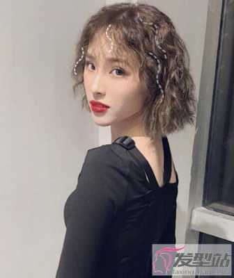 短发怎么打理才好看（羊毛卷短发怎么打理才好看）