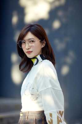 江疏影染的是什么发色（江疏影发色是什么颜色）