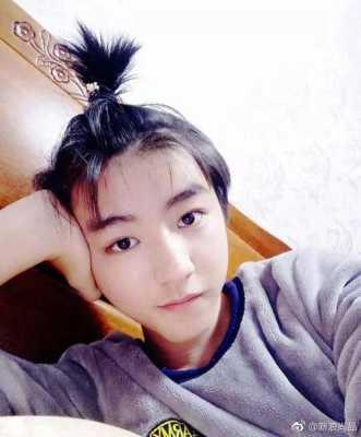 男生头发很长的难道真可以扎那种“冲天辫”吗？好看吗,男生冲天辫怎么扎好看