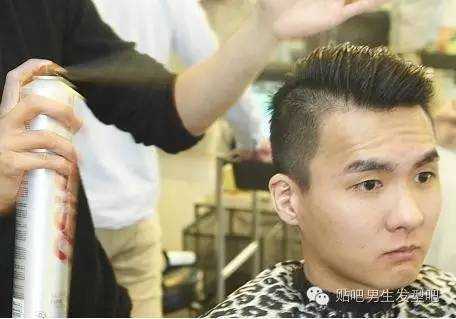 弄背头需要什么东西（短背头怎么自己弄）