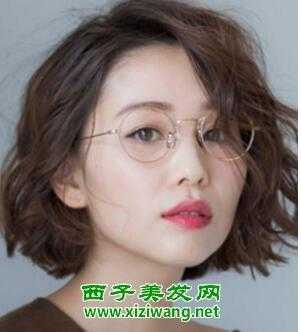 短发小夹板卷发教程,直发波波头怎么打理好看